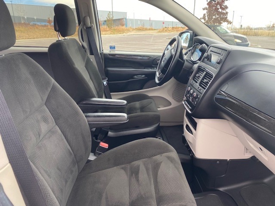 Used 2015 Dodge Grand Caravan SXT - BraunAbility Side Entry Entry Fold Out Automatic Ramp