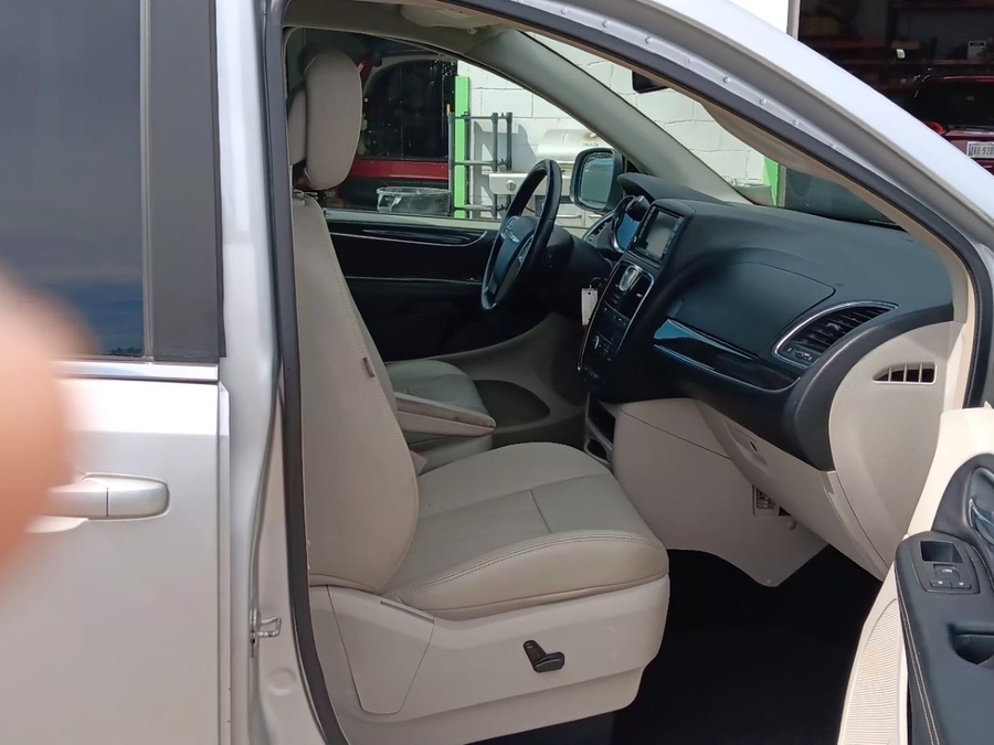 Silver Chrysler Town and Country image number 7