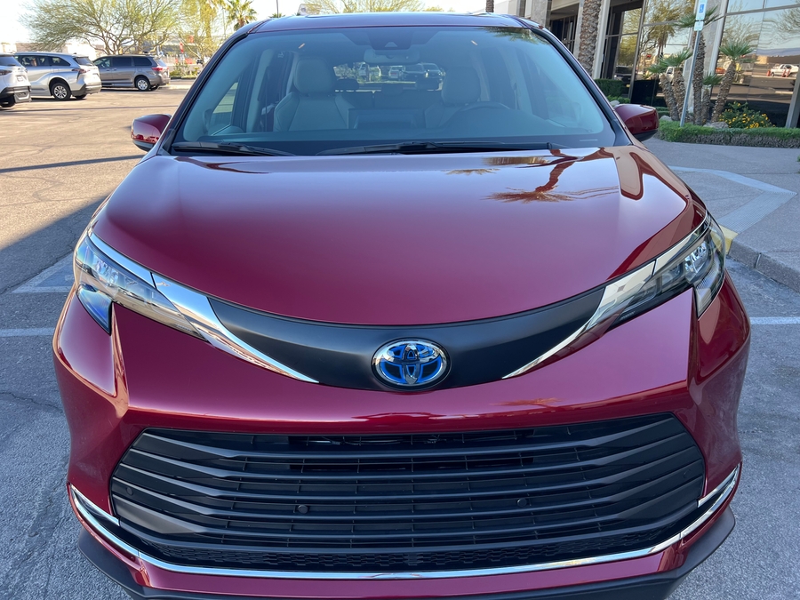 Used 2024 Toyota Sienna Hybrid XLE - BraunAbility Side Entry Entry Fold Out Automatic Ramp