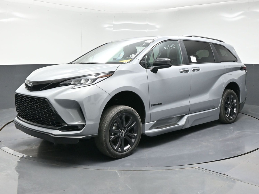 New 2026 Toyota Sienna Hybrid XSE Sport - BraunAbility Side Entry In Floor Automatic Ramp
