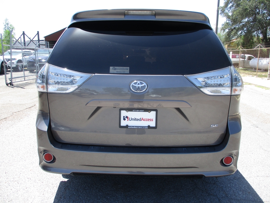 Used 2017 Toyota Sienna SE - BraunAbility Side Entry Fold Out Automatic Ramp