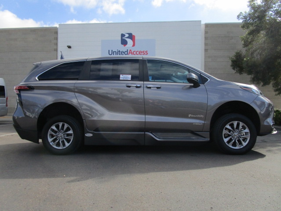 Used 2021 Toyota Sienna Hybrid XLE Base - BraunAbility Side Entry Entry Fold Out Automatic Ramp