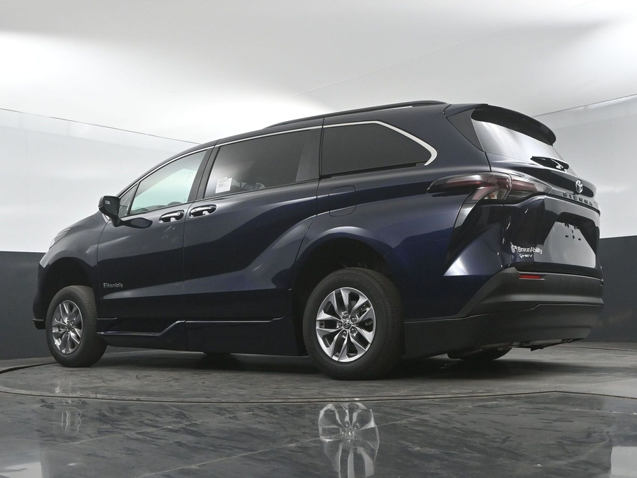 New 2025 Toyota Sienna Hybrid XLE Plus - BraunAbility Side Entry Entry Fold Out Automatic Ramp