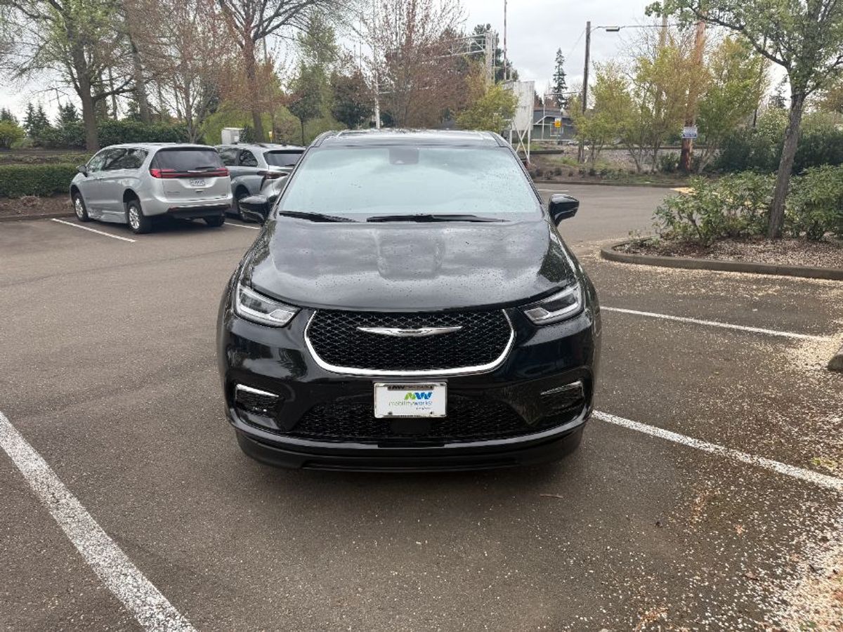 Número de imagen Chrysler Pacifica negro 1