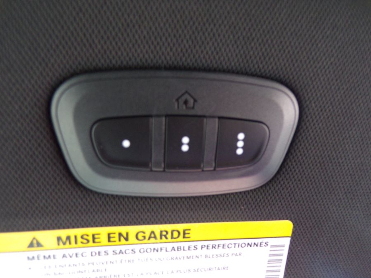 2025 CHRYSLER PACIFICA - Image 19