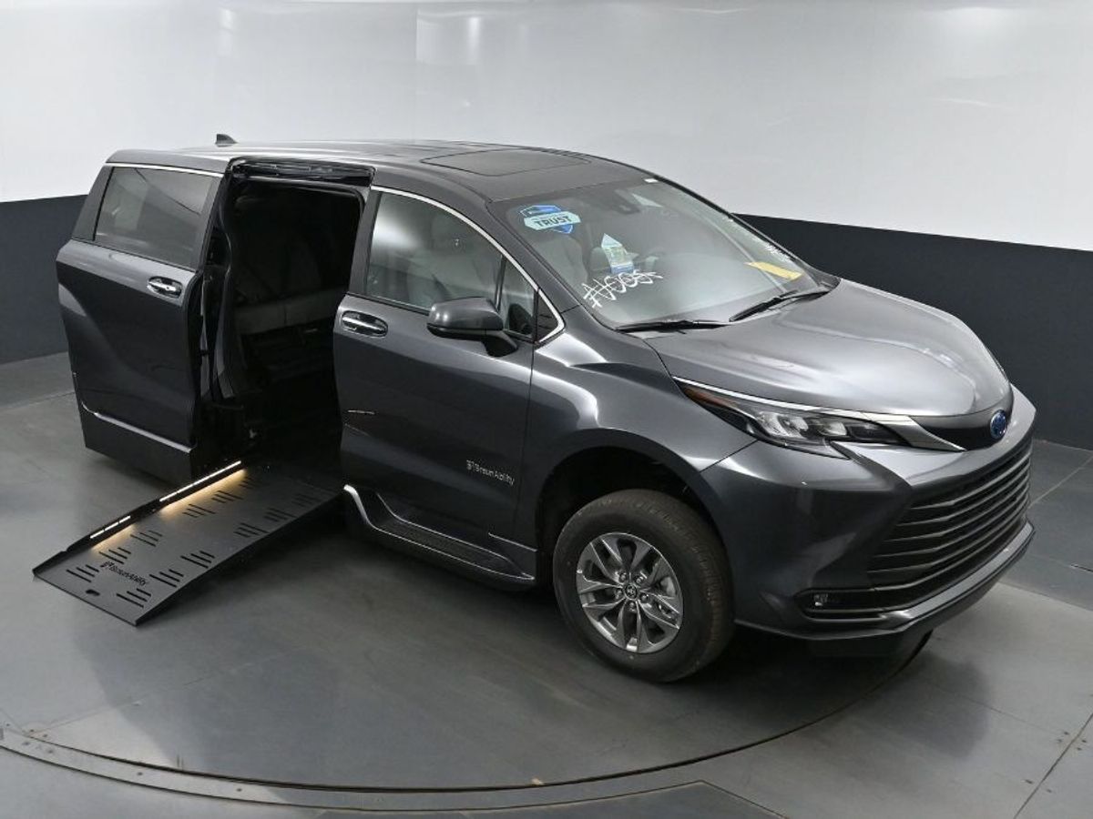 2025 TOYOTA SIENNA - Image 26