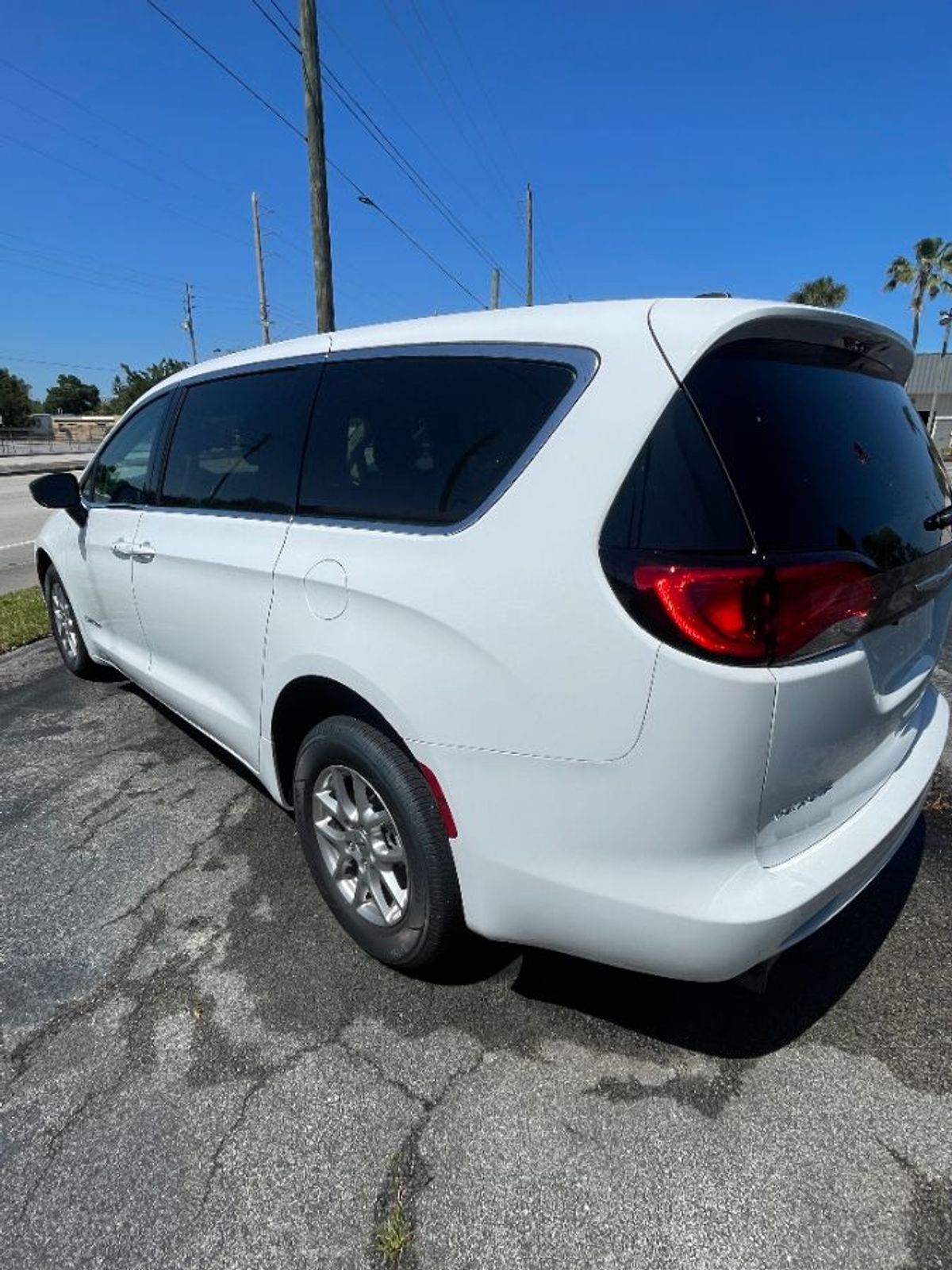 2024 CHRYSLER VOYAGER - Image 6