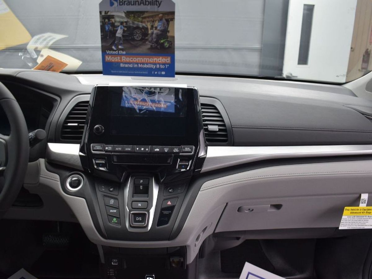 Grey Honda Odyssey image number 4