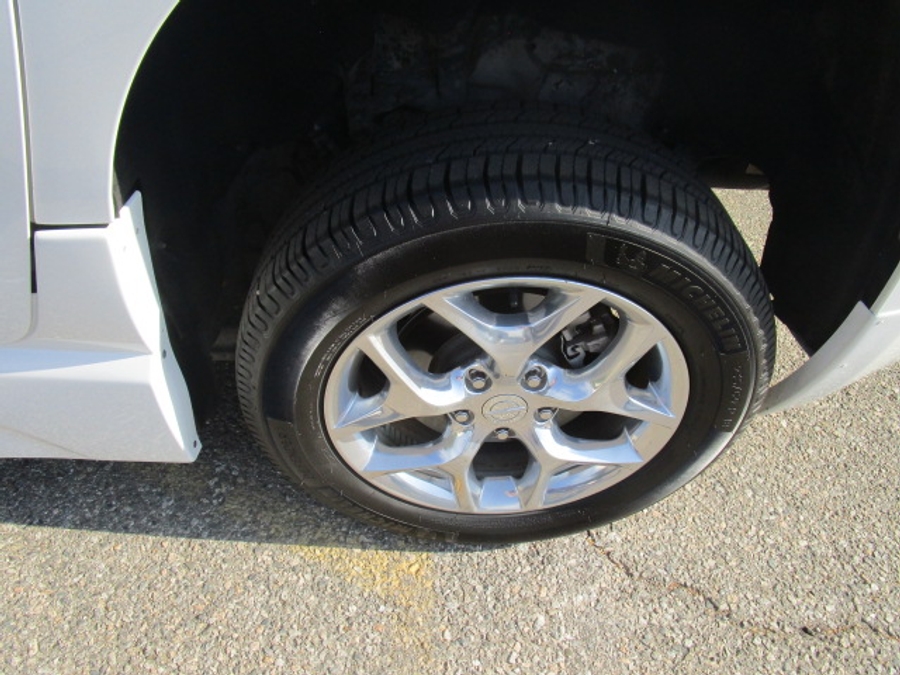 Used 2017 Chrysler Pacifica Limited - BraunAbility Side Entry Fold Out Automatic Ramp