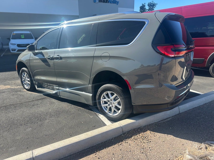 Used 2021 Chrysler Pacifica Touring L - BraunAbility Side Entry Entry In Floor Automatic Ramp