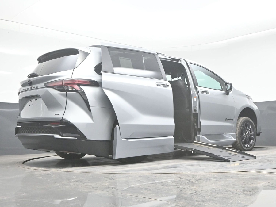 New 2025 Toyota Sienna Hybrid XSE Sport - BraunAbility Side Entry Entry Fold Out Automatic Ramp