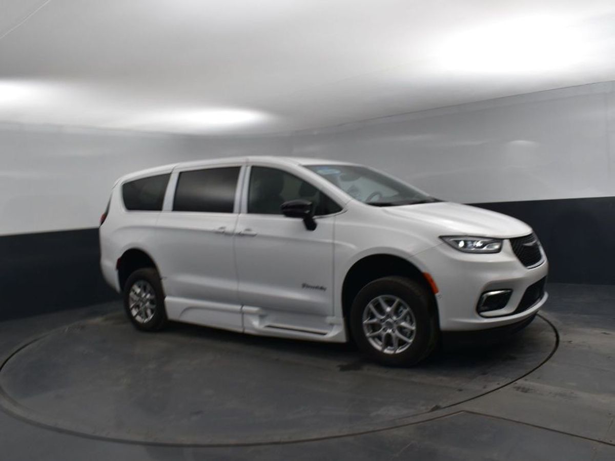 2025 CHRYSLER PACIFICA - Image 9