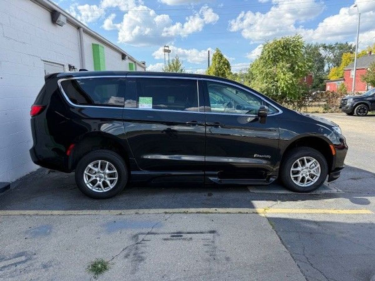 Black Chrysler Pacifica with Side Entry Automatic Fold Out ramp