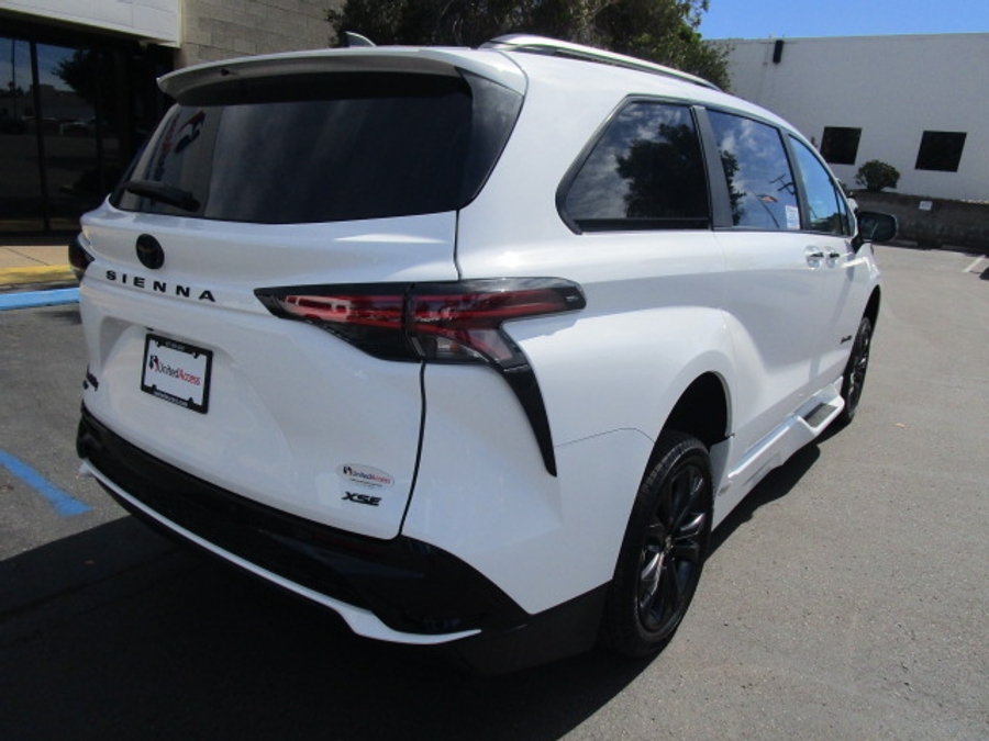 New 2025 Toyota Sienna Hybrid XSE Sport - BraunAbility Side Entry Entry Fold Out Automatic Ramp