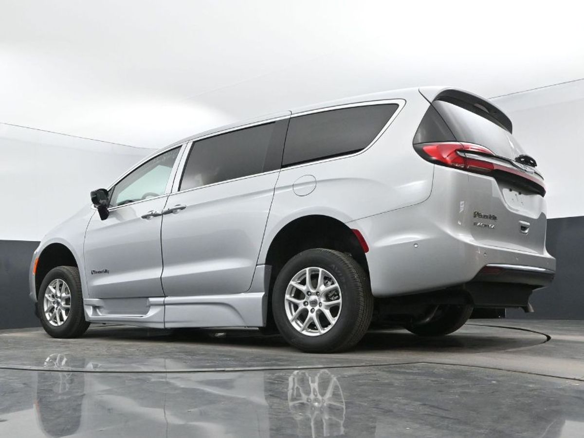 2024 CHRYSLER PACIFICA - Image 12