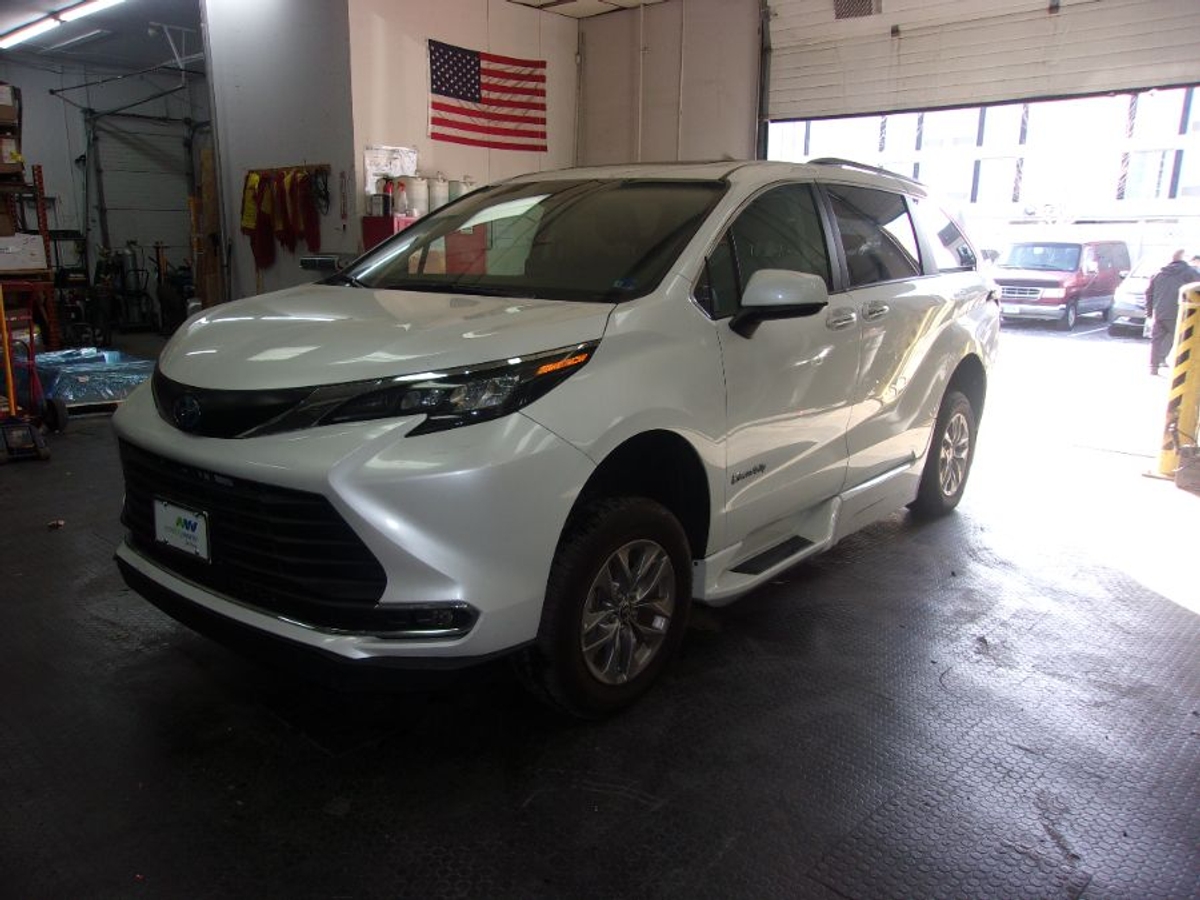 2024 TOYOTA SIENNA - Image 4