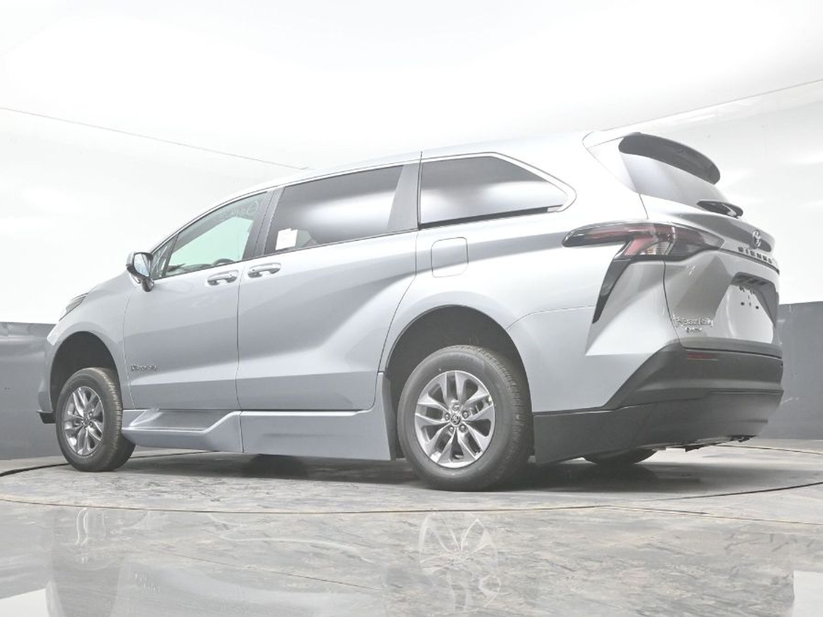 2025 TOYOTA SIENNA - Image 21