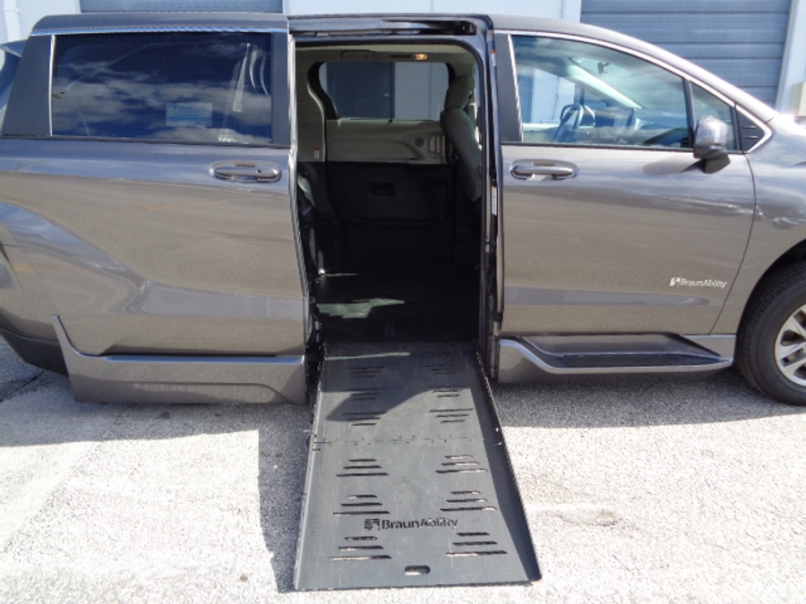Used 2024 Toyota Sienna Hybrid LE Base - BraunAbility Side Entry Entry Fold Out Automatic Ramp