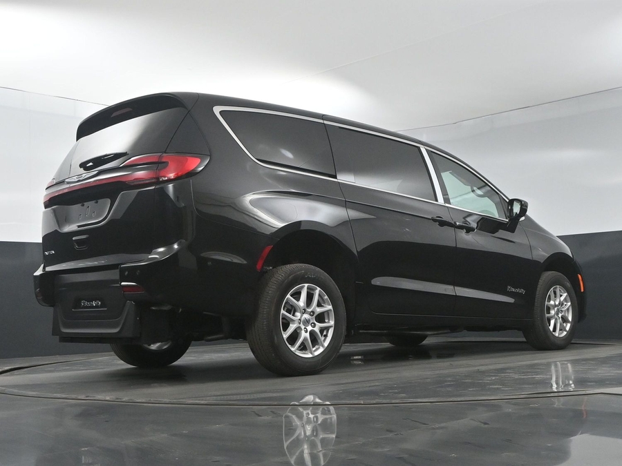 New 2025 Chrysler Pacifica Select Safety - BraunAbility Rear Entry Entry Fold Out Manual Ramp