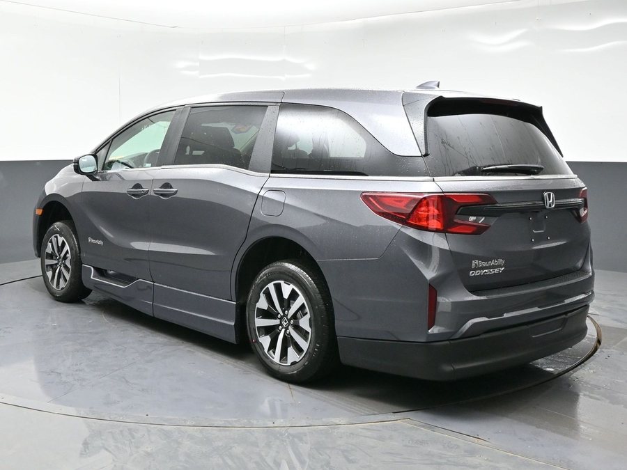 Grey Honda Odyssey image number 4
