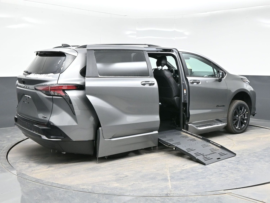 New 2026 Toyota Sienna Hybrid XSE Sport - BraunAbility Side Entry Entry Fold Out Automatic Ramp