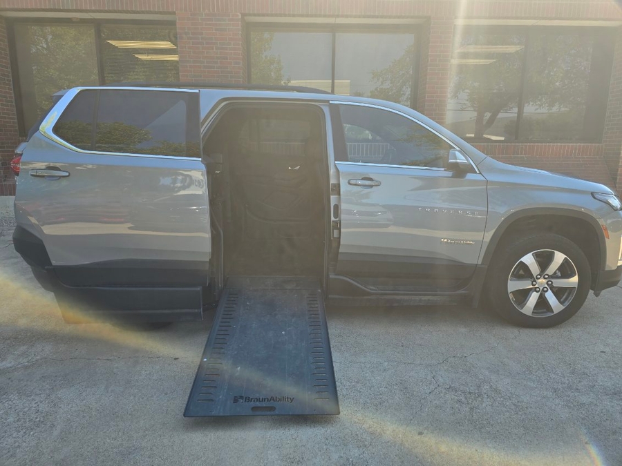 Used 2023 Chevrolet Traverse 3LT - BraunAbility Side Entry In Floor Automatic Ramp