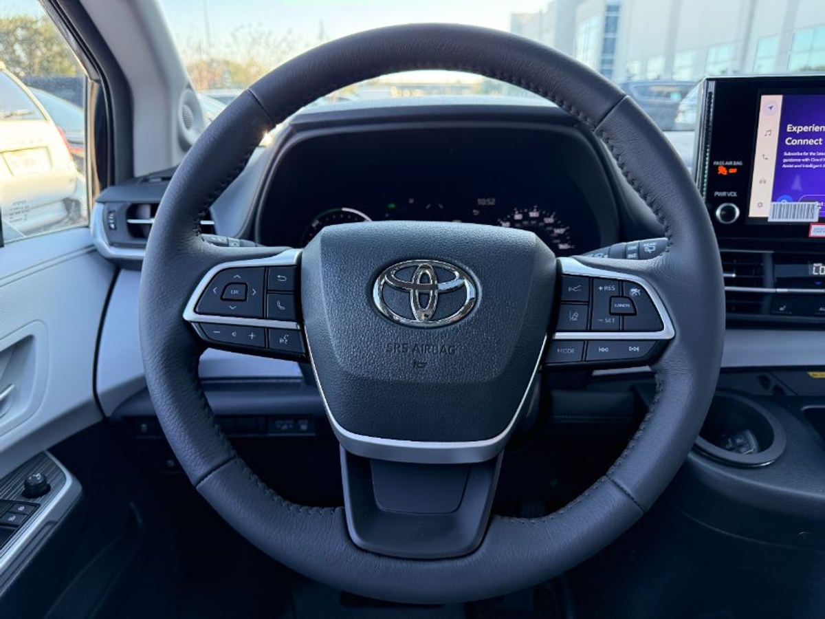 2025 TOYOTA SIENNA - Image 17