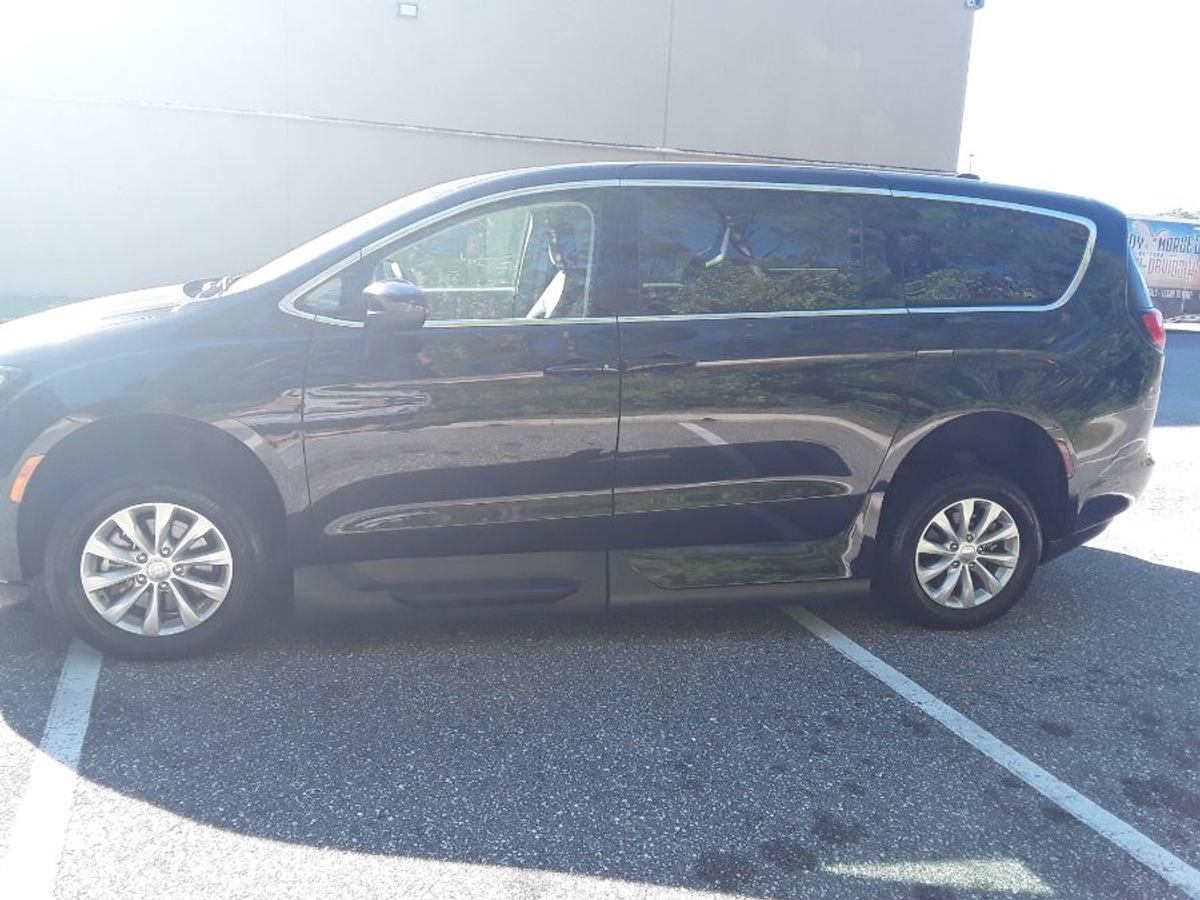 2017 CHRYSLER PACIFICA - Image 10