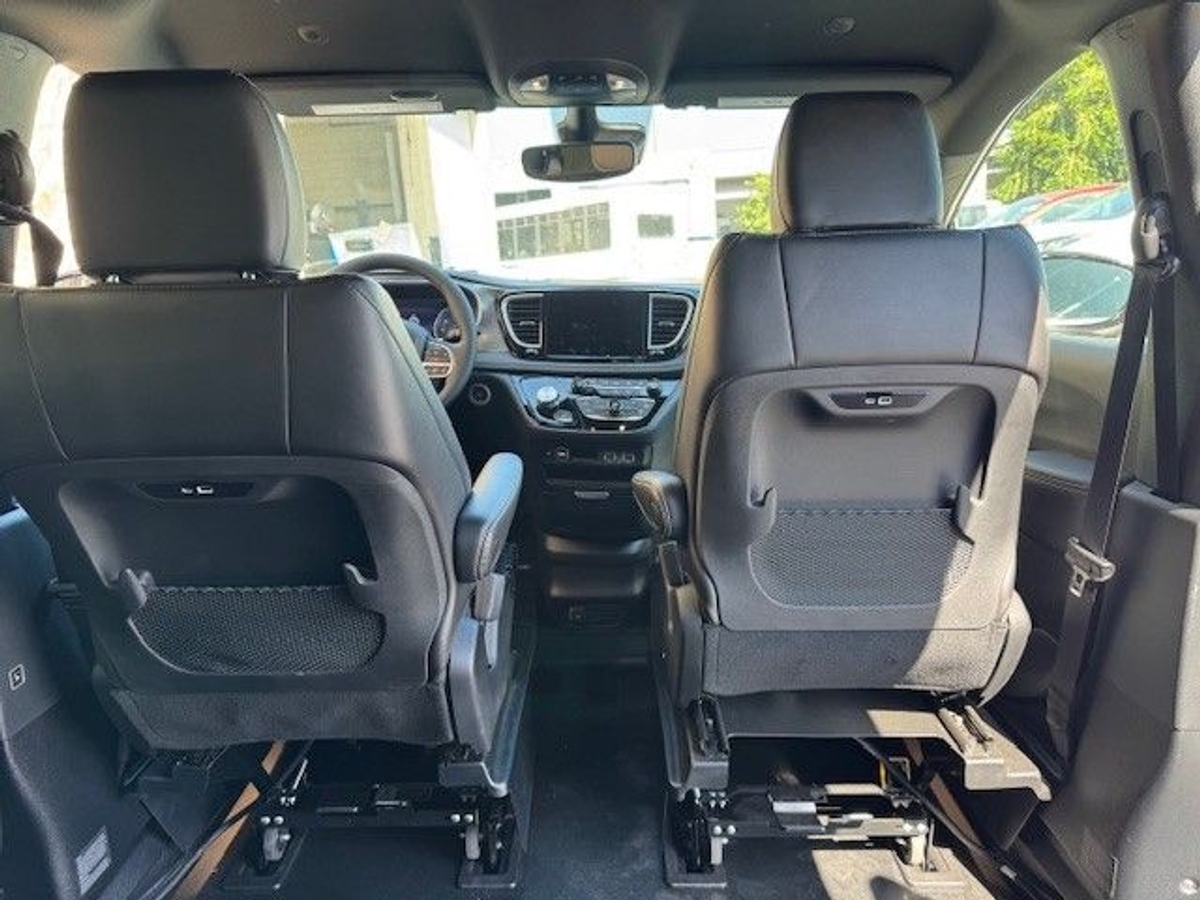 2025 CHRYSLER PACIFICA - Image 6