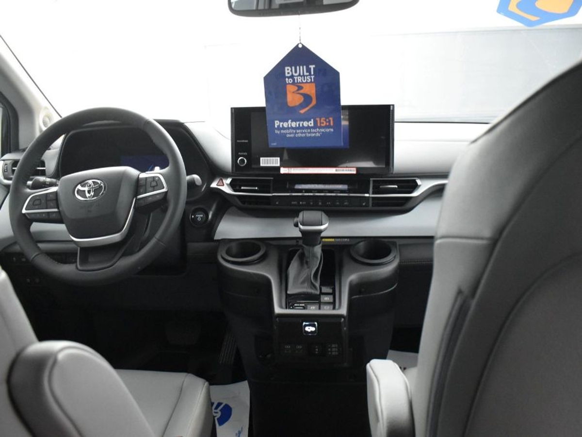 2025 TOYOTA SIENNA - Image 26