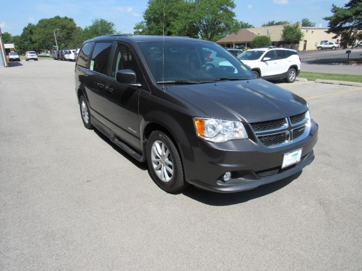 Grey Dodge Grand Caravan image number 5