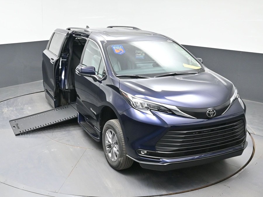 New 2026 Toyota Sienna Hybrid XLE Add - BraunAbility Side Entry Entry In Floor Automatic Ramp