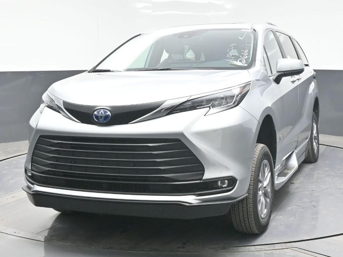 2025 TOYOTA SIENNA - Image 2