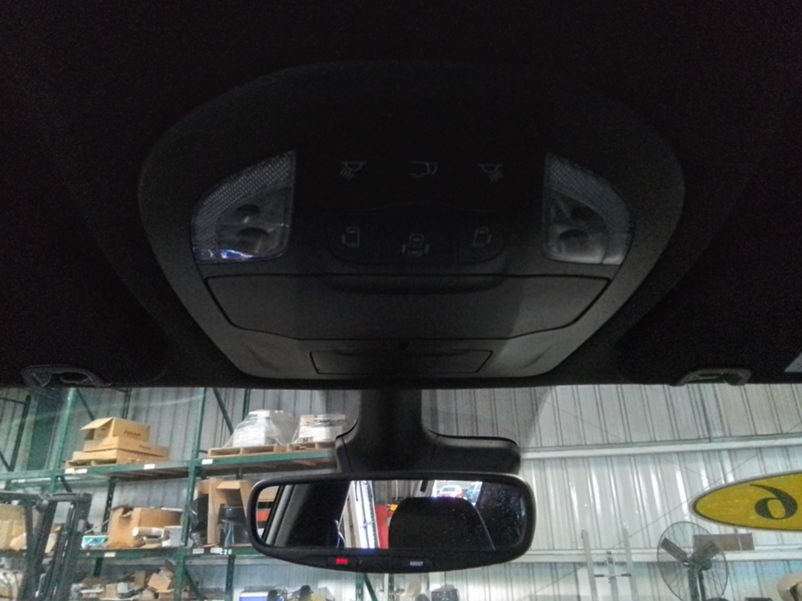 White Chrysler Pacifica image number 30