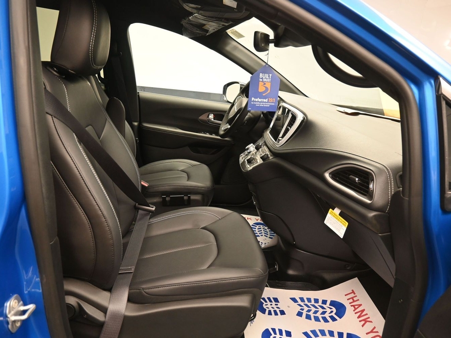 Blue Chrysler Pacifica image number 8