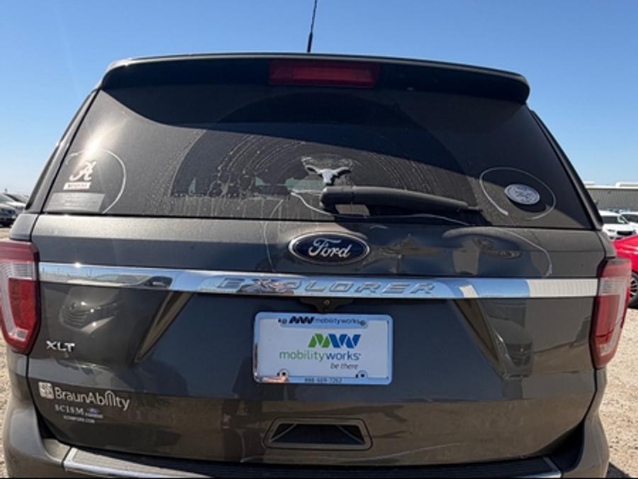  Ford Explorer image number 9