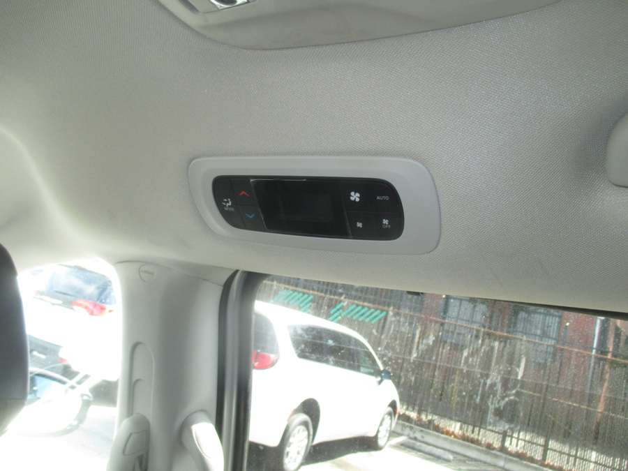 2024 Chrysler Pacifica Touring L - Photo 11