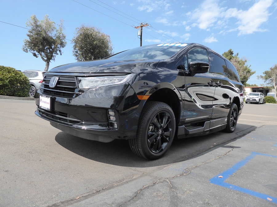 Used 2024 Honda Odyssey Sport - BraunAbility Side Entry In Floor Automatic Ramp