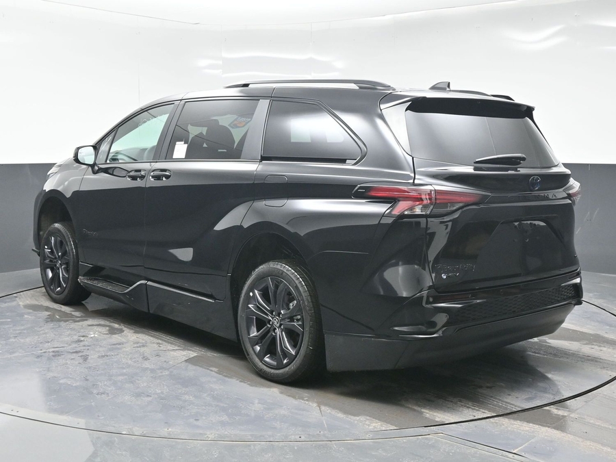 Black Toyota Sienna image number 4