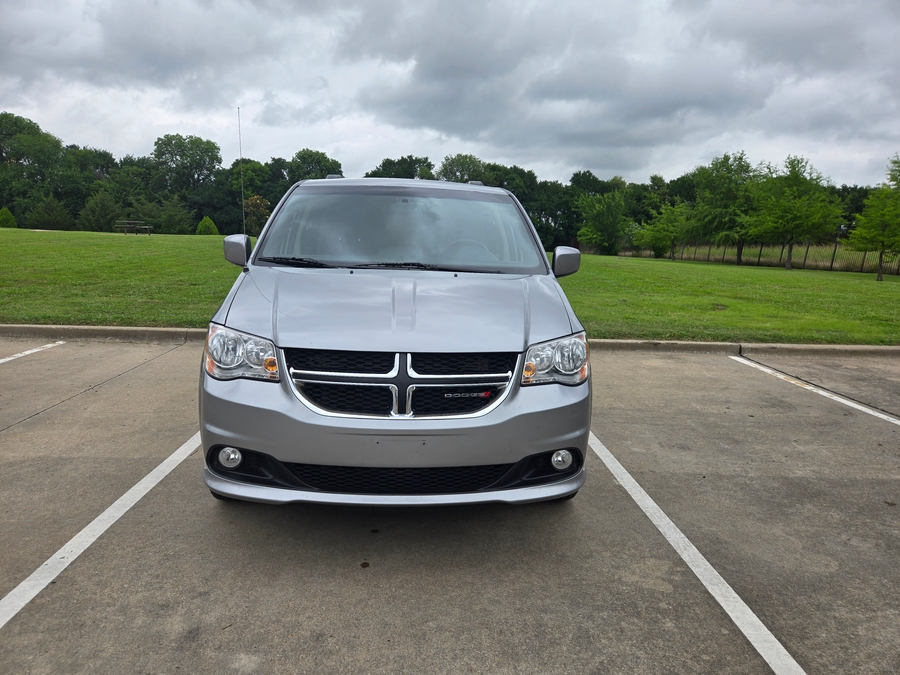 Used 2017 Dodge Grand Caravan SXT - BraunAbility Side Entry Entry In Floor Automatic Ramp
