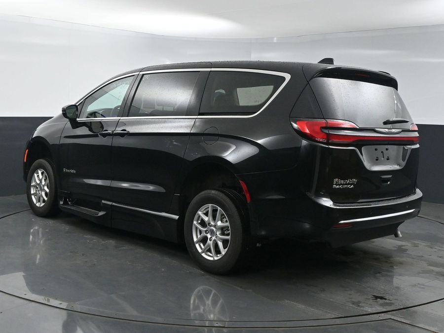 Used 2024 Chrysler Pacifica Touring L - BraunAbility Side Entry Entry Fold Out Automatic Ramp