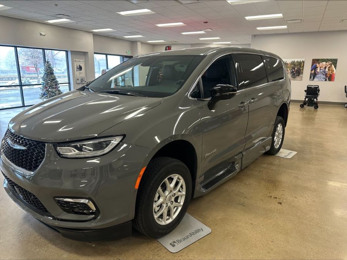 2025 CHRYSLER PACIFICA - Image 7