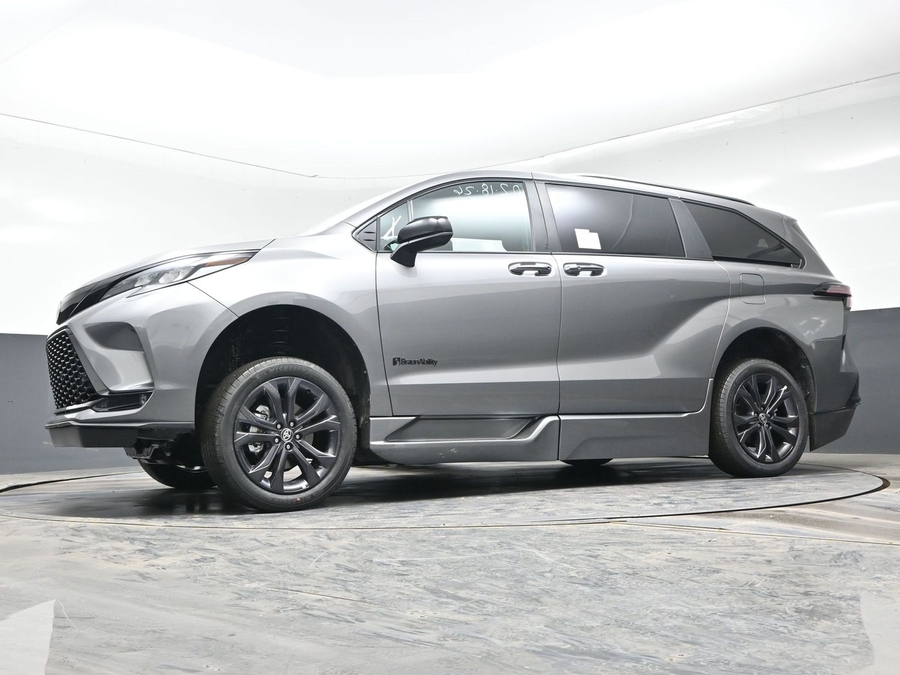 New 2026 Toyota Sienna Hybrid XSE Sport - BraunAbility Side Entry Entry Fold Out Automatic Ramp