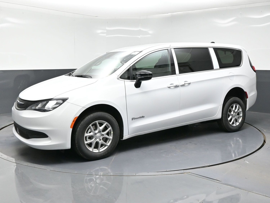 2026 Chrysler Voyager LX's photo