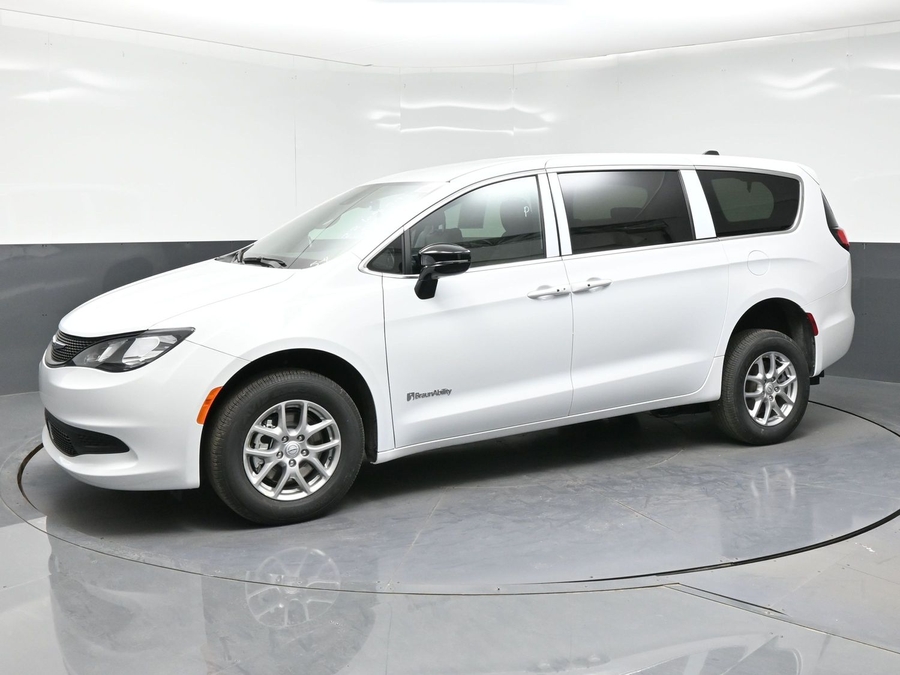 2026 Chrysler Voyager LX's photo