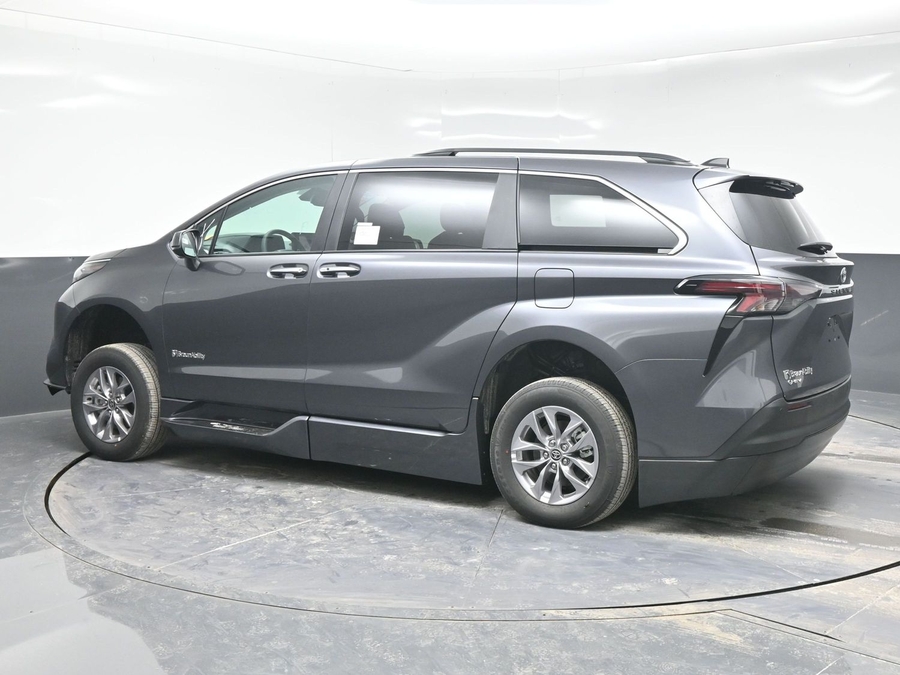 New 2025 Toyota Sienna Hybrid XLE Plus - BraunAbility Side Entry Entry Fold Out Automatic Ramp
