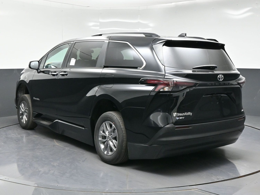 Black Toyota Sienna image number 4