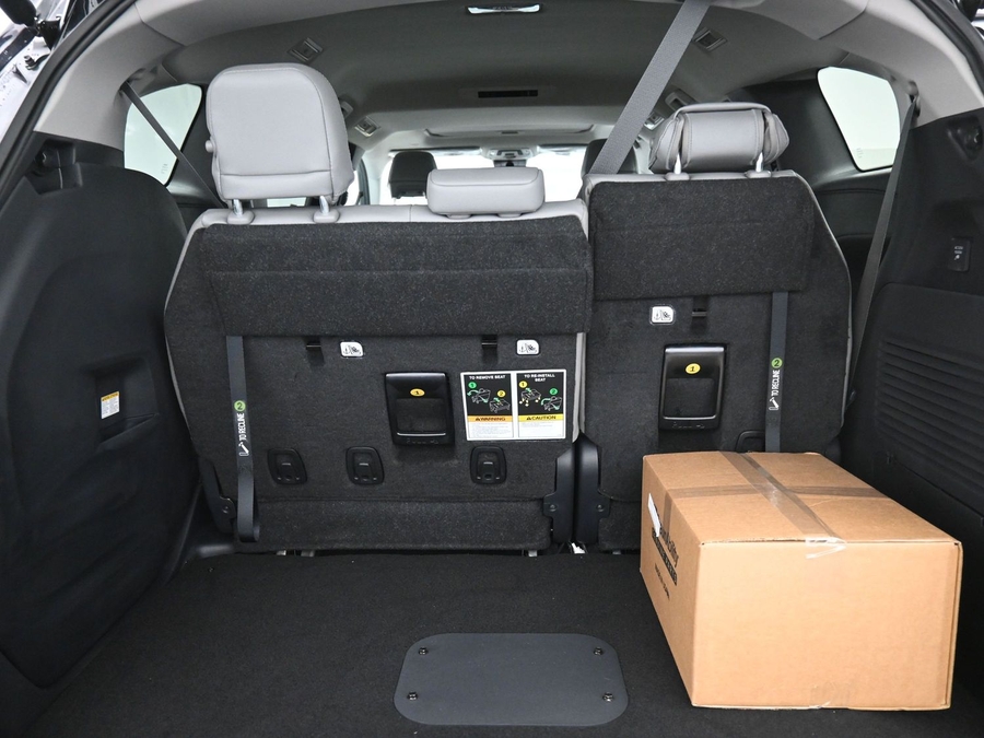 Black Toyota Sienna image number 13