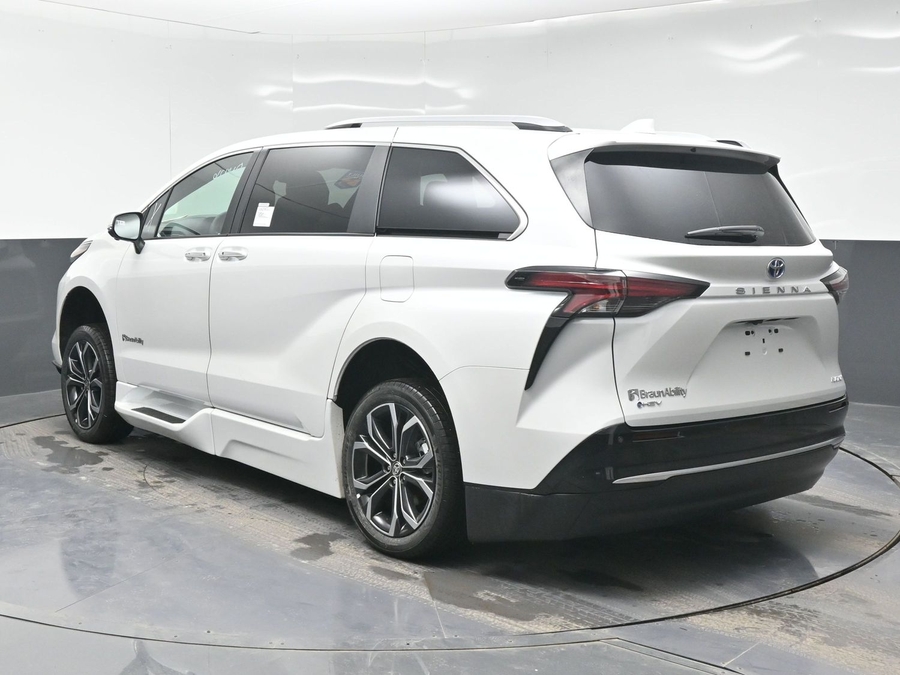 New 2025 Toyota Sienna Hybrid Platinum - BraunAbility Side Entry Entry In Floor Automatic Ramp