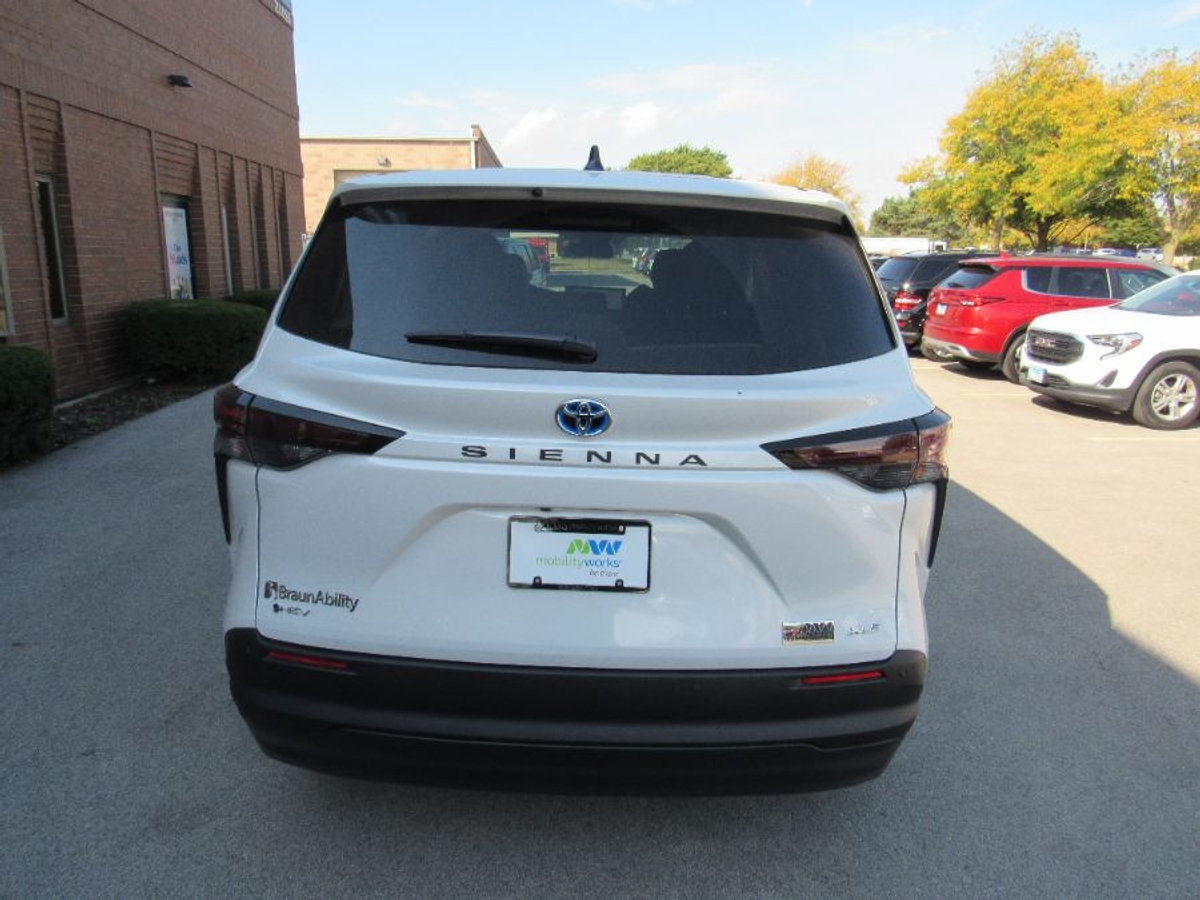 2025 TOYOTA SIENNA - Image 7